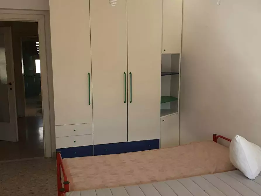 Immagine 1 di Camera in affitto  in Via Cipriano Facchinetti a Roma