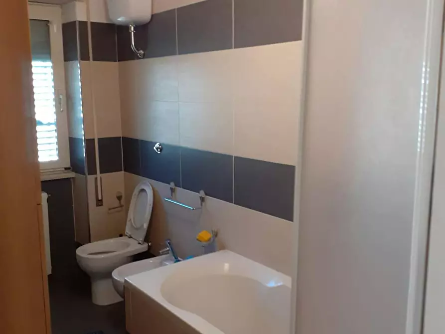 Immagine 8 di Camera in affitto  in Via Cipriano Facchinetti a Roma