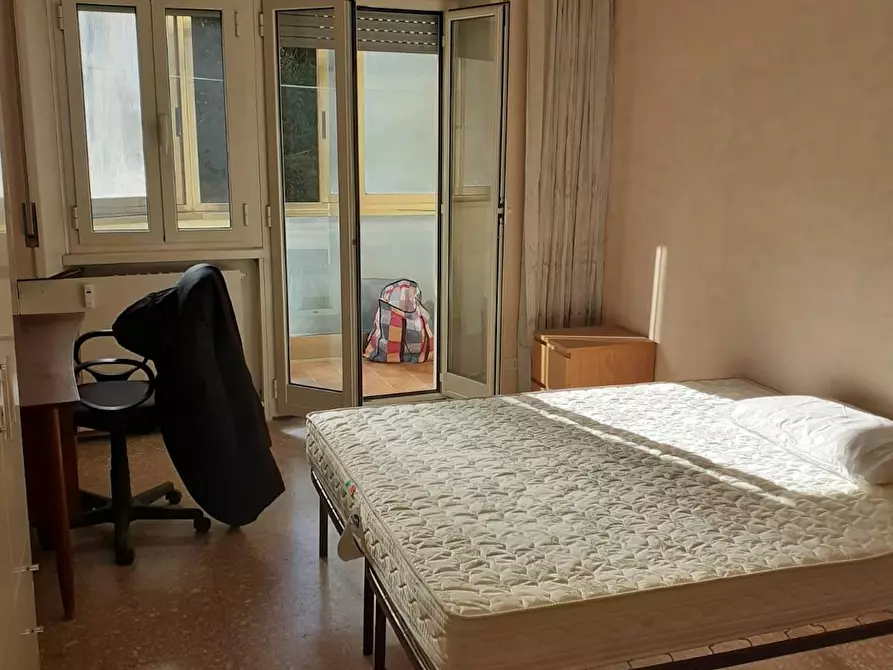 Immagine 6 di Camera in affitto  in Via Macedonia a Roma