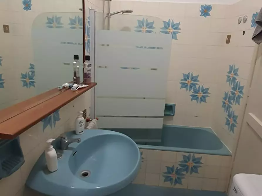 Immagine 8 di Camera in affitto  in Via Macedonia a Roma