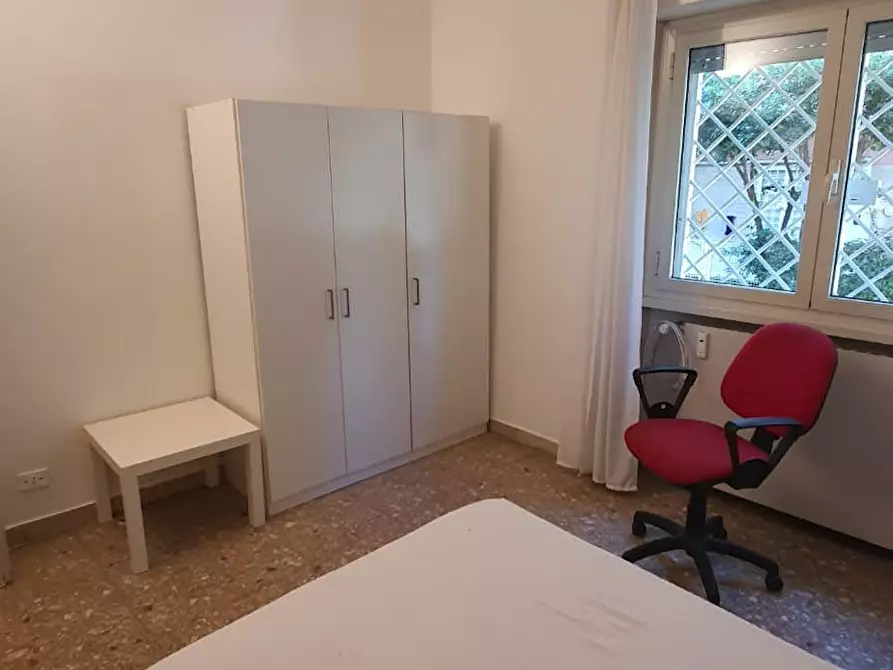 Immagine 2 di Camera in affitto  in Via Macedonia a Roma
