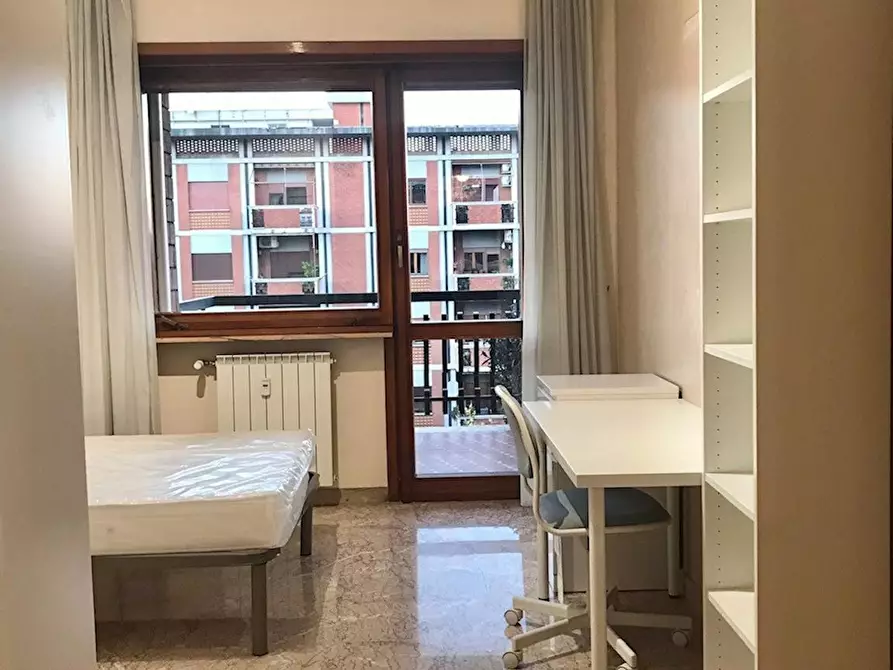 Immagine 2 di Camera in affitto  in Via Nocera Umbra a Roma
