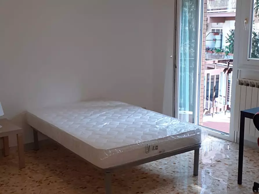 Immagine 2 di Camera in affitto  in Via Bartolomeo Dusi a Roma