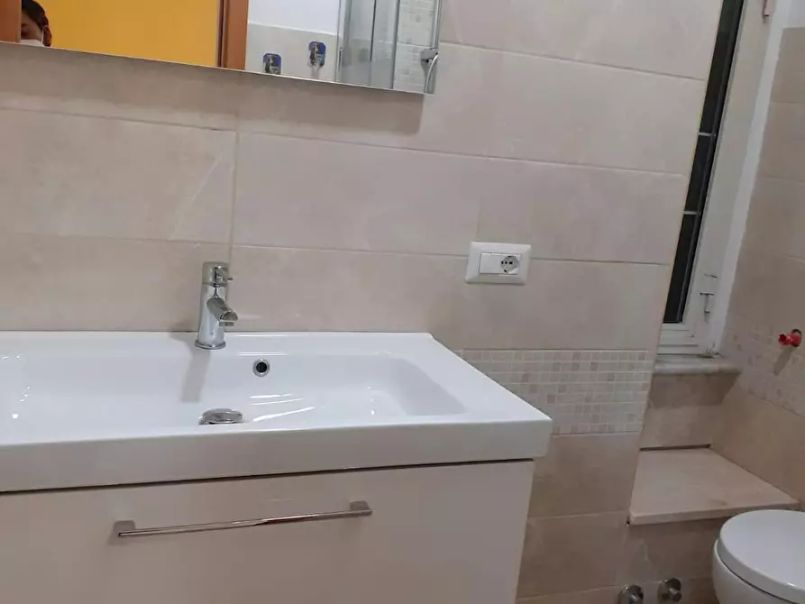 Immagine 5 di Camera in affitto  in Via dei Ramni a Roma