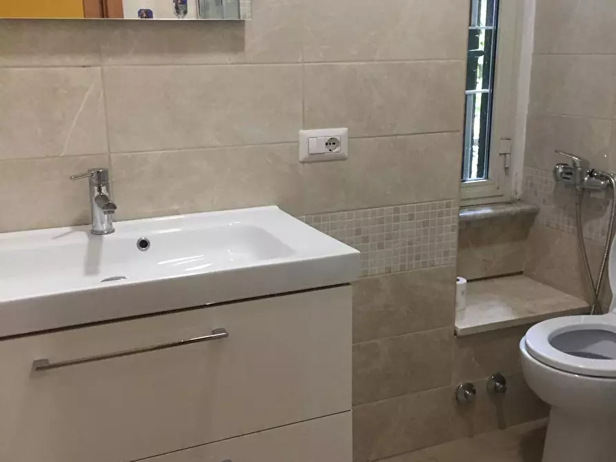 Immagine 1 di Camera in affitto  in Via dei Ramni a Roma