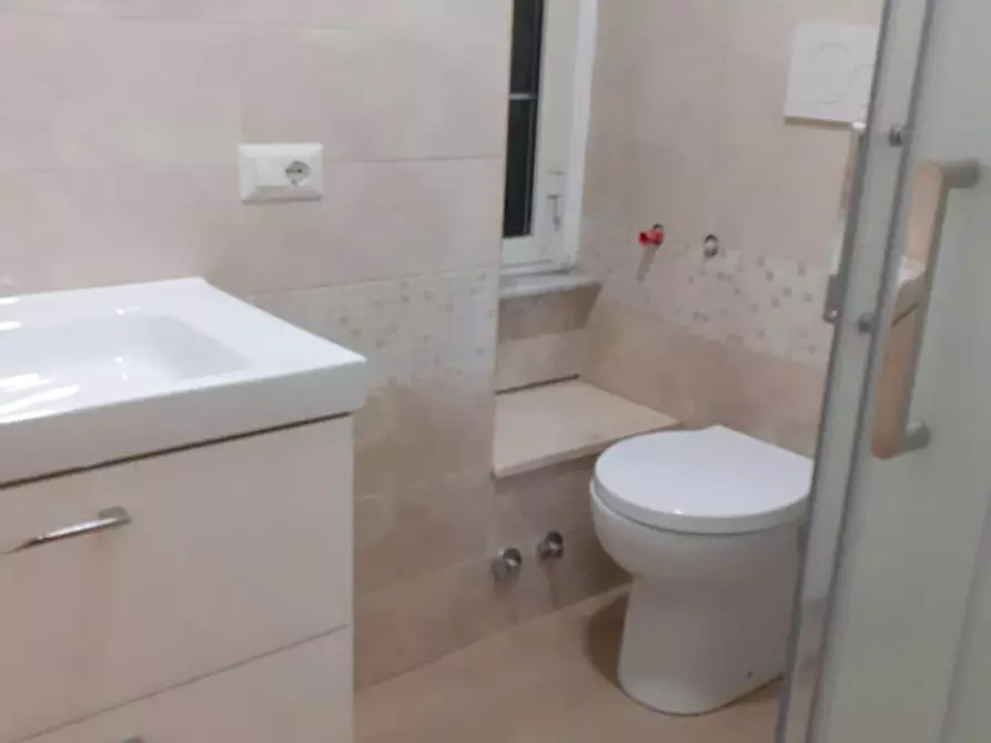 Immagine 3 di Camera in affitto  in Via dei Ramni a Roma