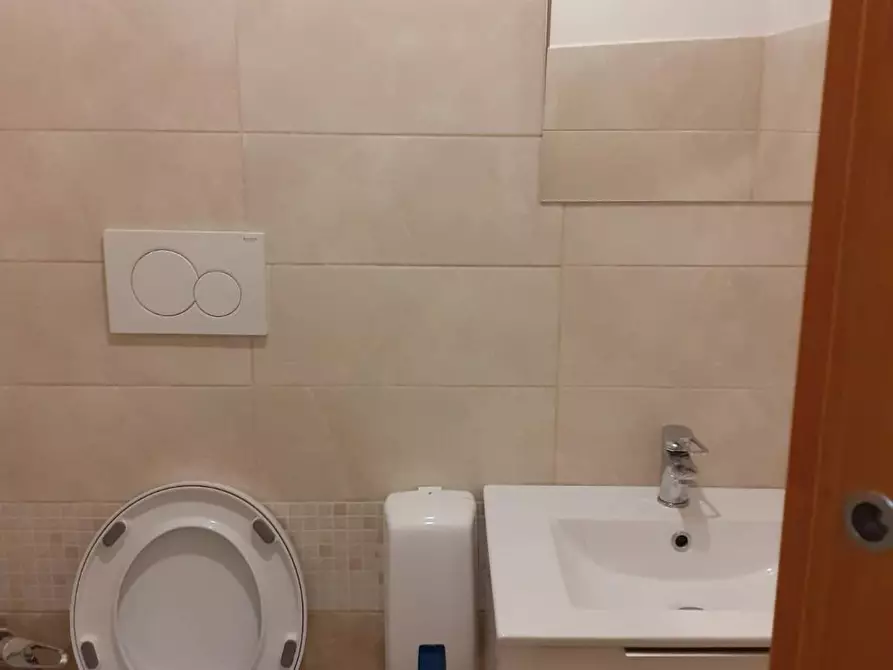 Immagine 10 di Camera in affitto  in Via dei Ramni a Roma