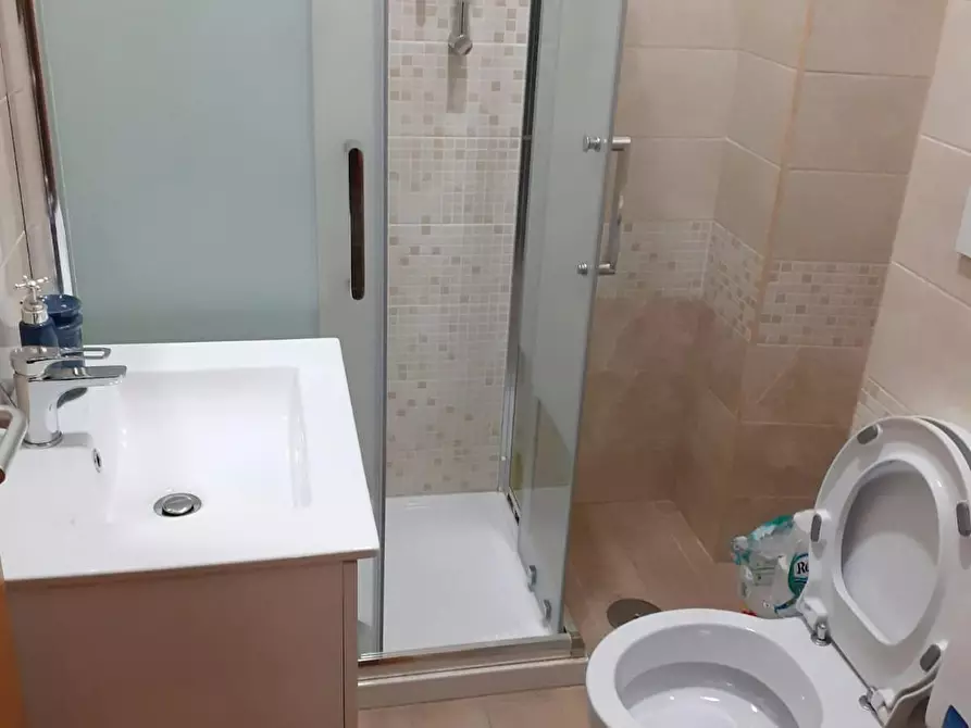 Immagine 8 di Camera in affitto  in Via dei Ramni a Roma