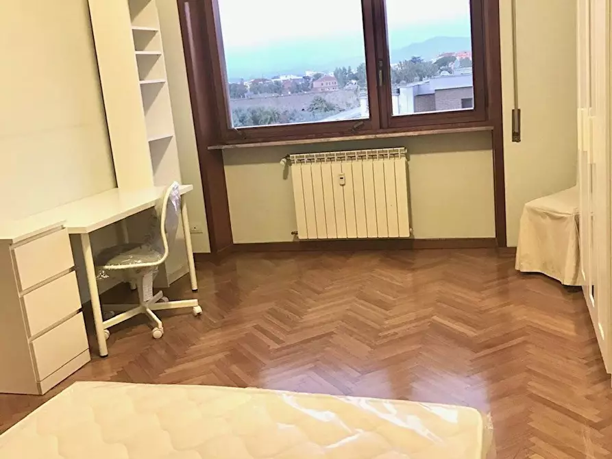 Immagine 2 di Camera in affitto  in Via Nocera Umbra a Roma