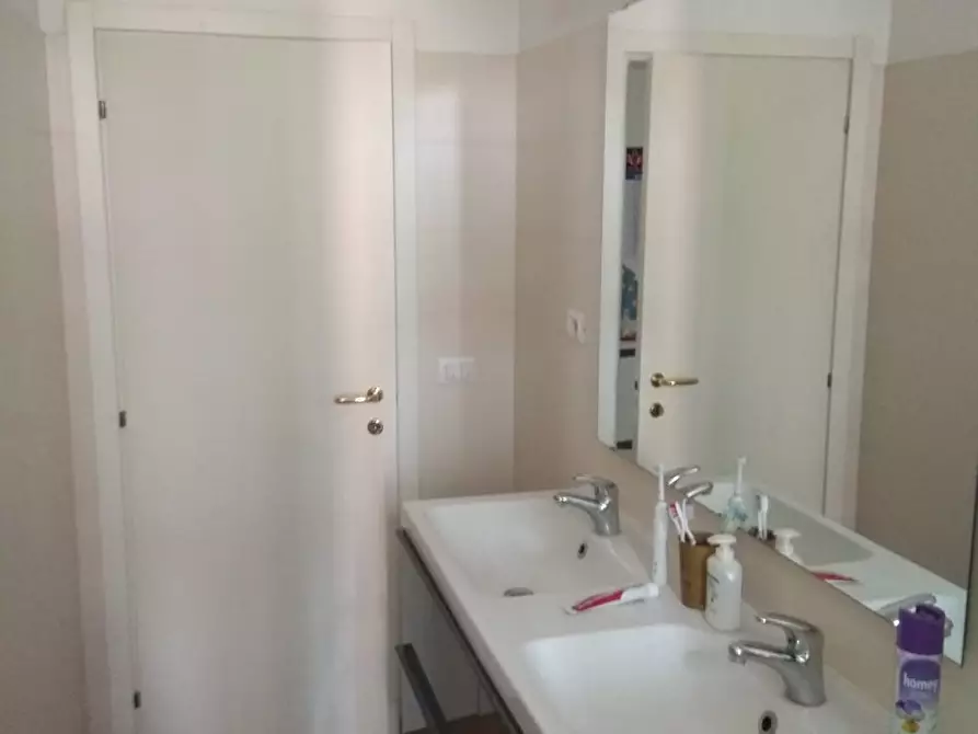 Immagine 7 di Camera in affitto  in Via Mattie a Torino