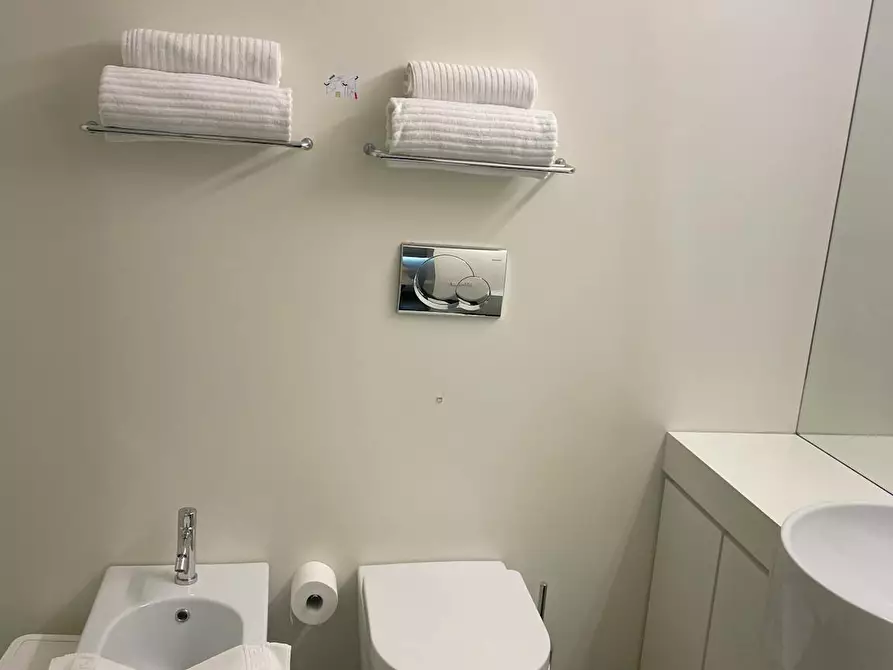 Immagine 2 di Appartamento in affitto  in Via Mascarella a Bologna