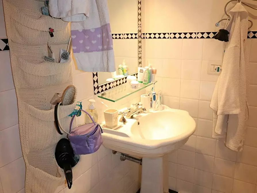 Immagine 10 di Camera in affitto  in Via 27 Aprile a Firenze