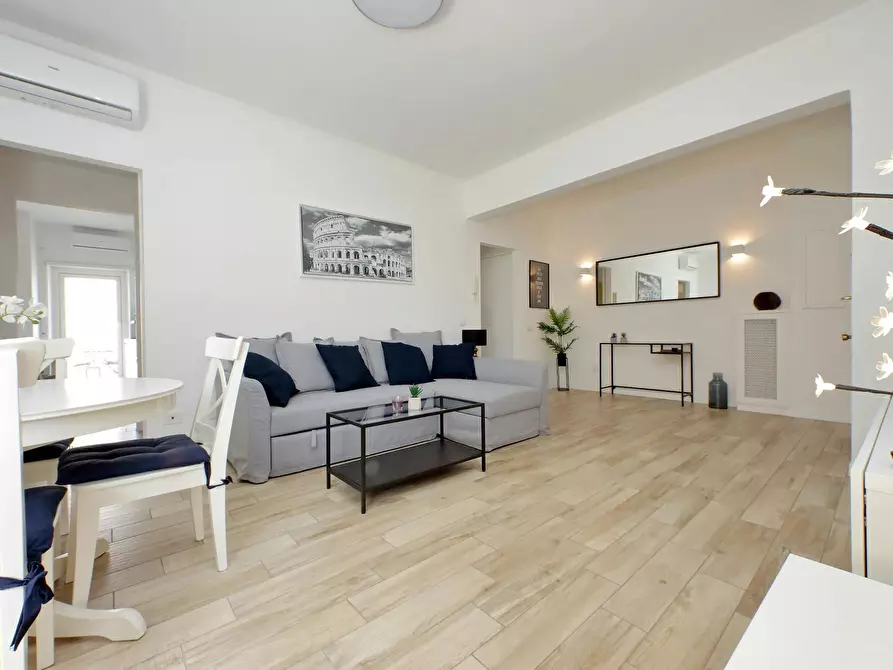 Immagine 1 di Appartamento in affitto  in Via Oderisi da Gubbio a Roma