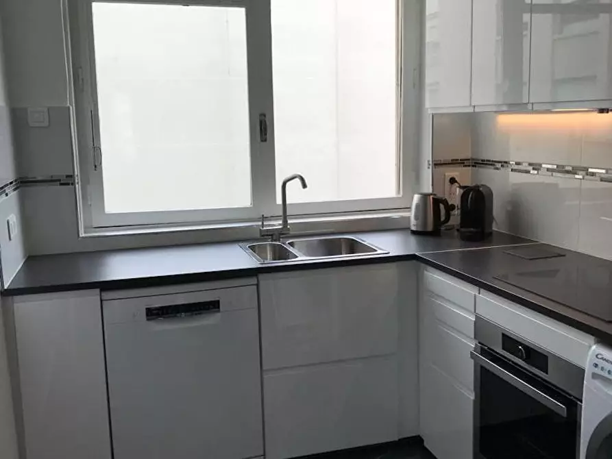 Immagine 4 di Appartamento in affitto  in Rue Mesnil a Paris 16