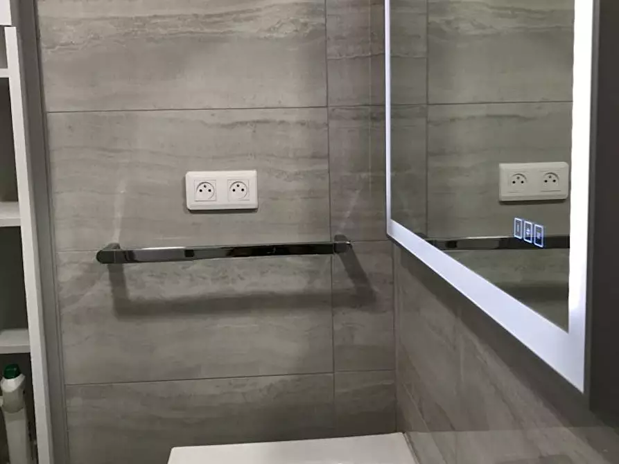 Immagine 5 di Appartamento in affitto  in Rue Mesnil a Paris 16