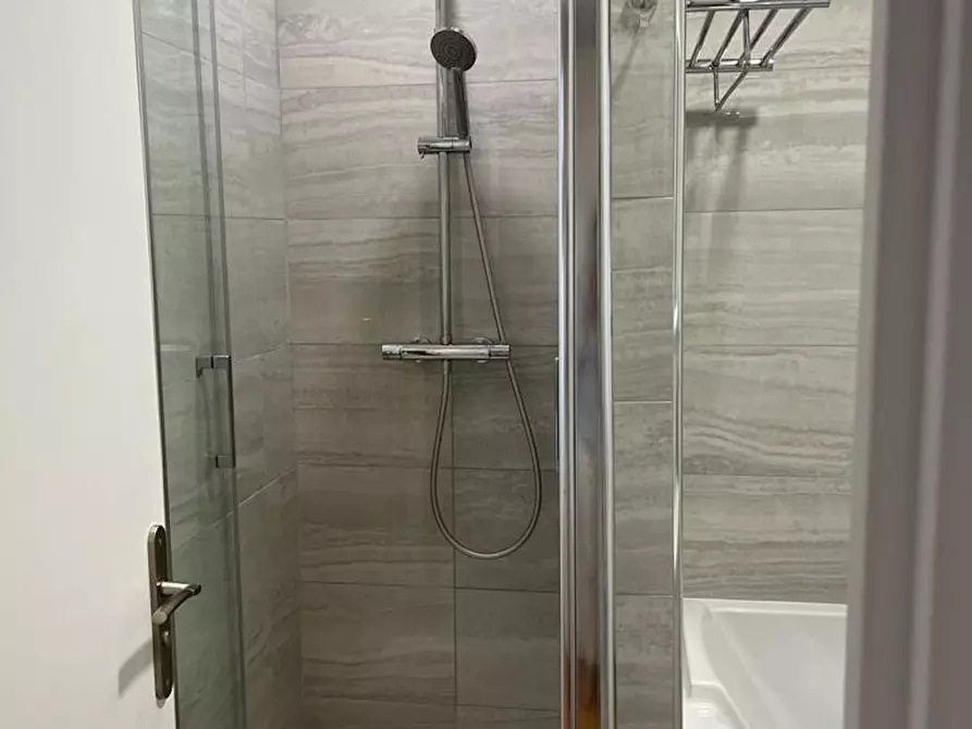 Immagine 7 di Appartamento in affitto  in Rue Mesnil a Paris 16