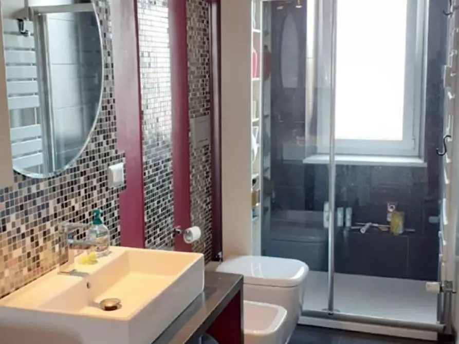 Immagine 6 di Camera in affitto  in Via Verolengo a Torino