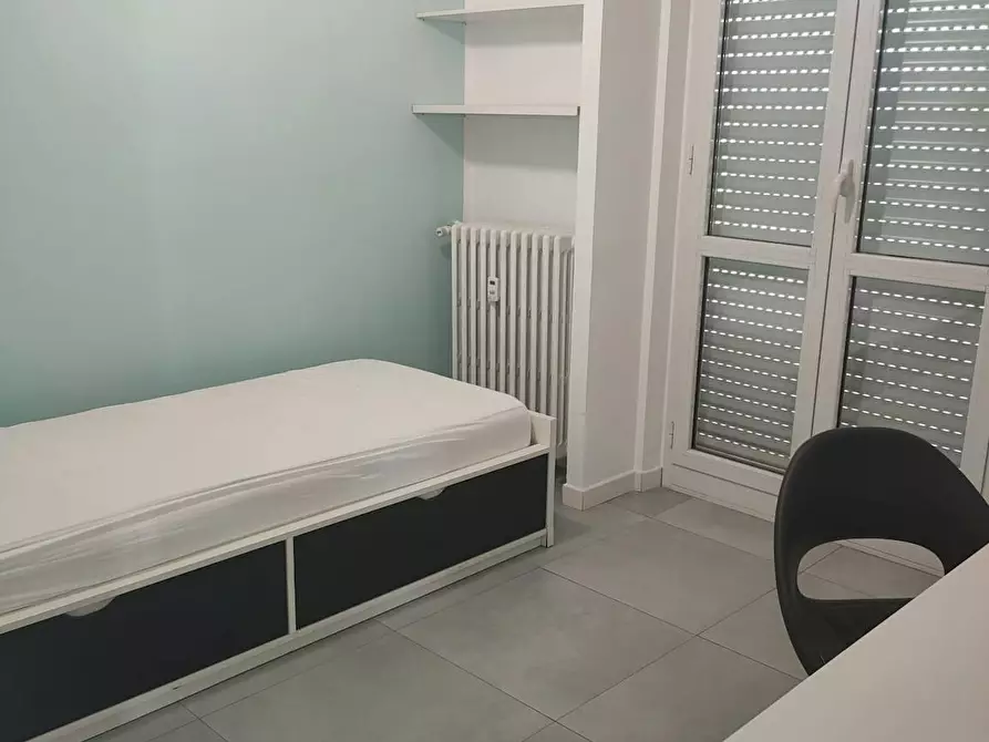 Immagine 2 di Camera in affitto  in Via Verolengo a Torino