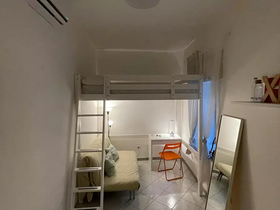 Immagine 3 di Camera in affitto  in Via San Giovanni in Porta a Napoli