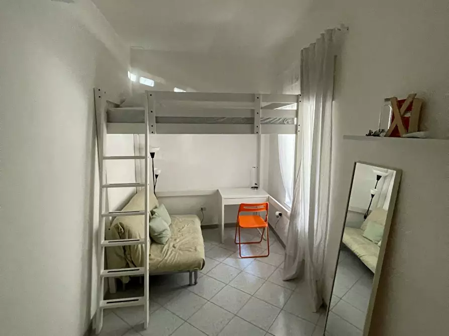 Immagine 2 di Camera in affitto  in Via San Giovanni in Porta a Napoli