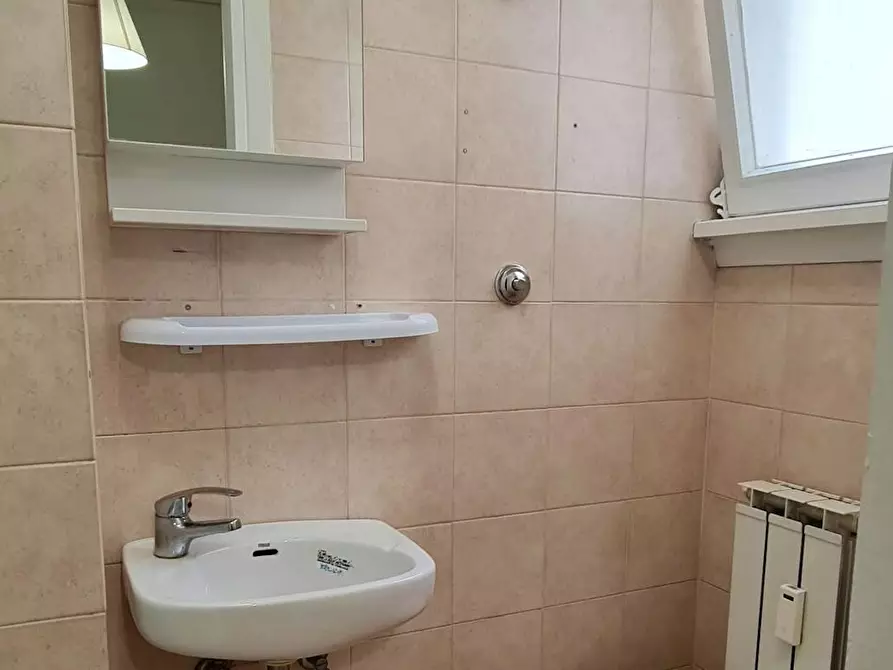 Immagine 10 di Camera in affitto  in Lungotevere di Pietra Papa a Roma