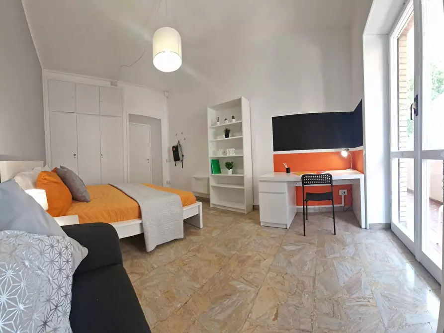 Immagine 2 di Camera in affitto  in Lungotevere di Pietra Papa a Roma