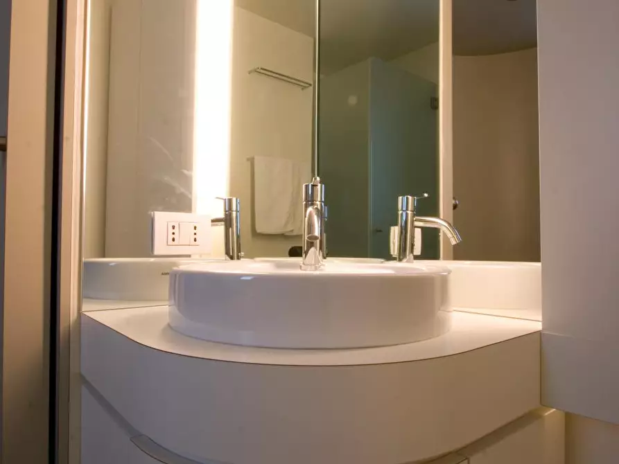 Immagine 6 di Appartamento in affitto  in Via Mascarella a Bologna