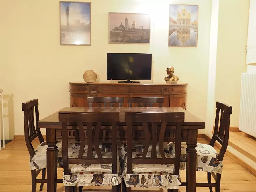 Immagine 10 di Appartamento in affitto  in Via Roma a Siena