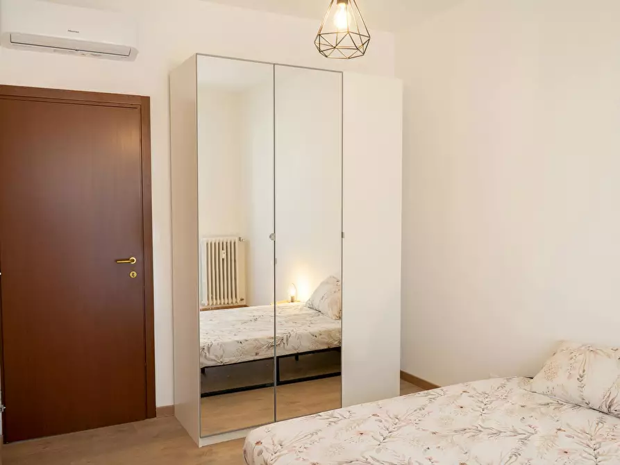 Immagine 4 di Camera in affitto  in Via Donatello a Milano