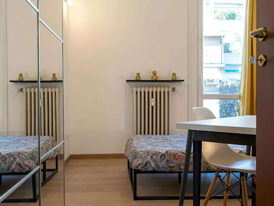 Immagine 3 di Camera in affitto  in Via Donatello a Milano