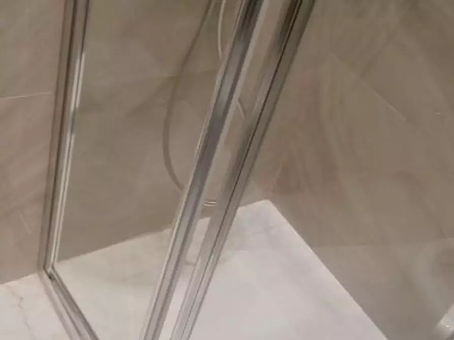 Immagine 9 di Camera in affitto  in Via Belluno a Roma
