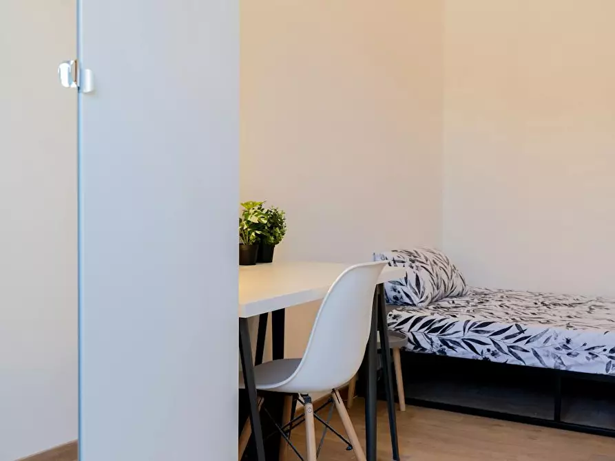 Immagine 2 di Camera in affitto  in Via Donatello a Milano