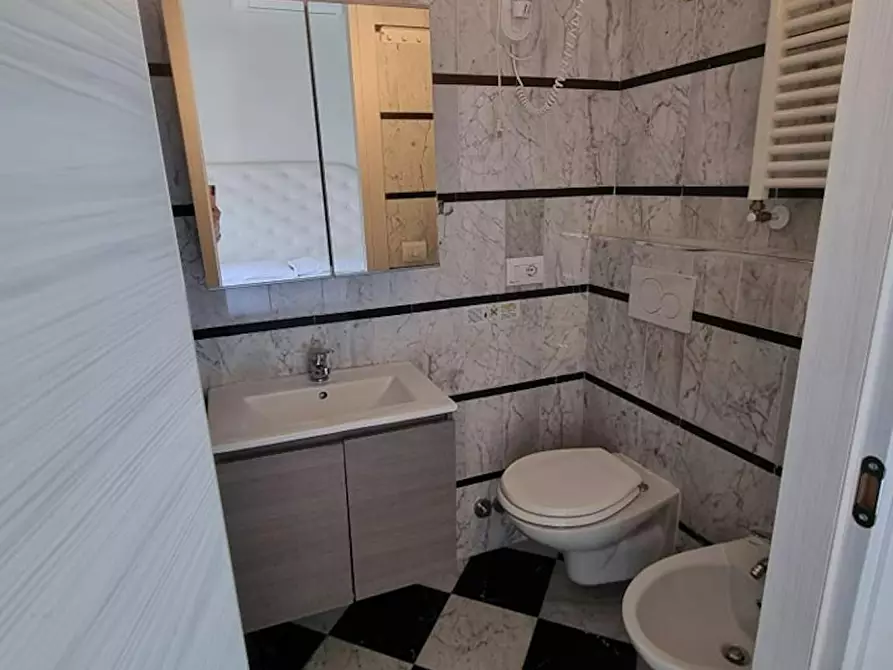 Immagine 9 di Camera in affitto  in Via dei Martiri del Popolo a Firenze