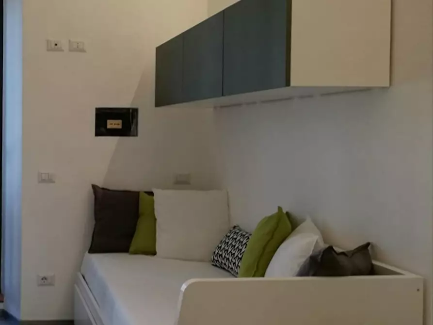 Immagine 1 di Casa indipendente in affitto  in Via Nino Oxilia a Milano