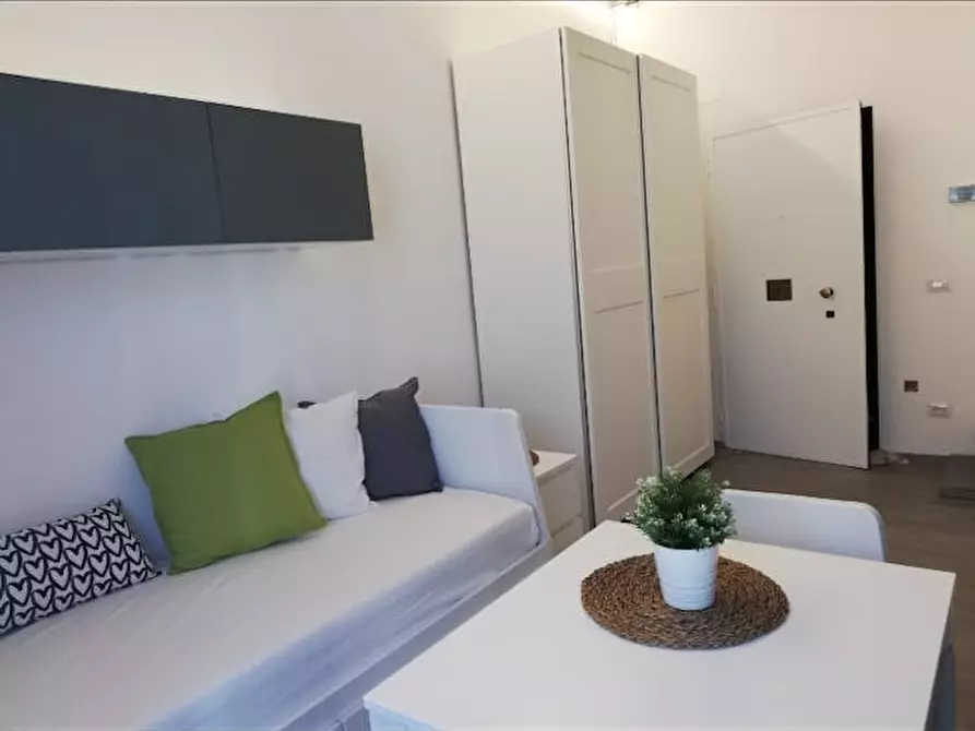 Immagine 10 di Casa indipendente in affitto  in Via Nino Oxilia a Milano