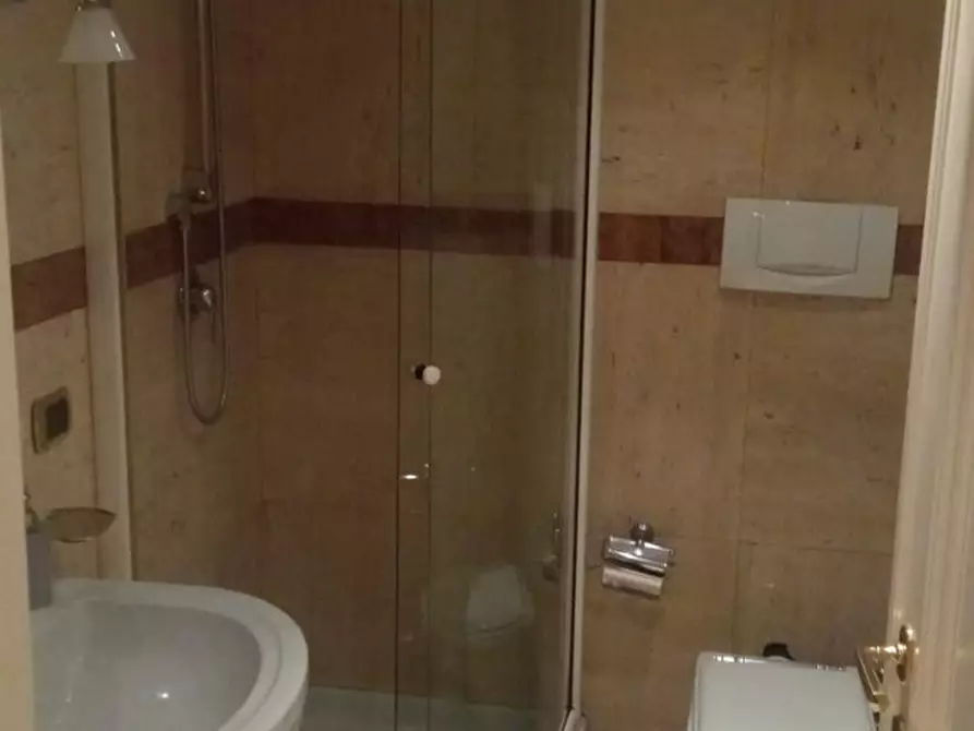 Immagine 9 di Camera in affitto  in Via dei Mille a Roma