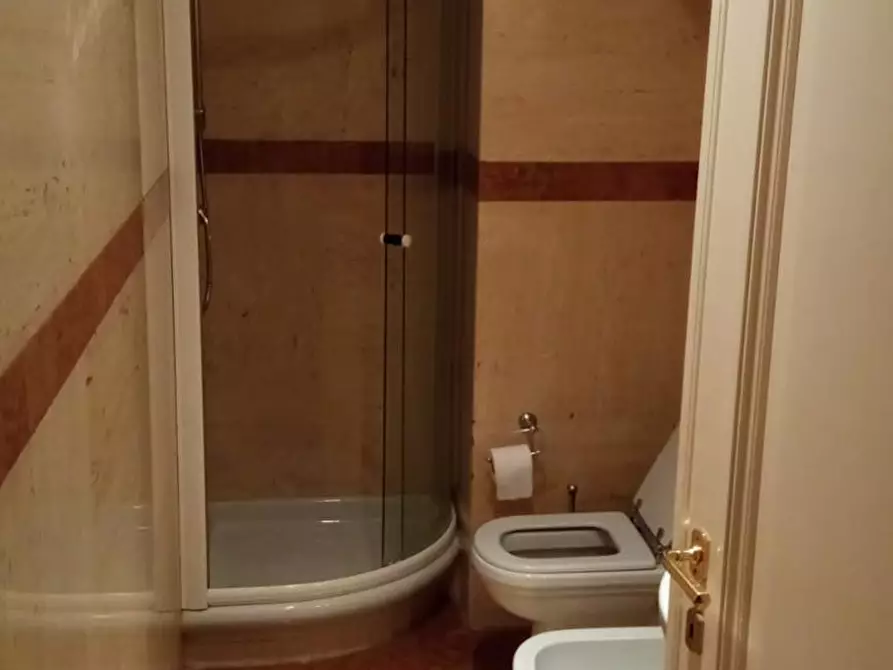 Immagine 5 di Camera in affitto  in Via dei Mille a Roma