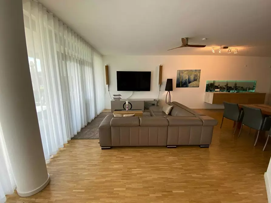 Immagine 1 di Appartamento in affitto  in Stralauer Allee a Berlin Friedrichshain