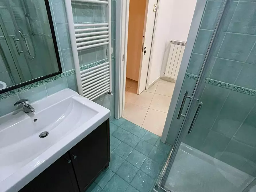 Immagine 10 di Camera in affitto  in Via Luigi Settembrini a Napoli