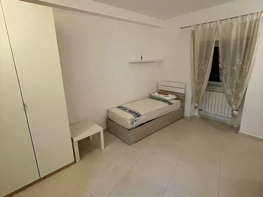 Immagine 2 di Camera in affitto  in Via Luigi Settembrini a Napoli