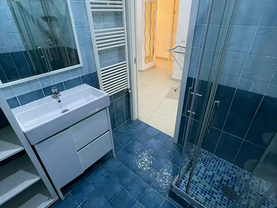 Immagine 8 di Camera in affitto  in Via Luigi Settembrini a Napoli