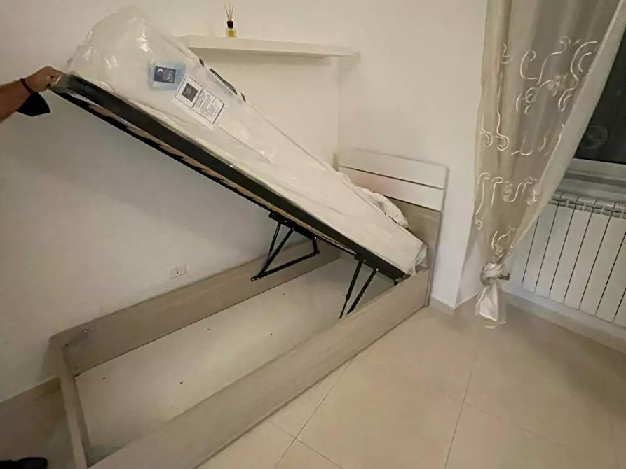 Immagine 3 di Camera in affitto  in Via Luigi Settembrini a Napoli