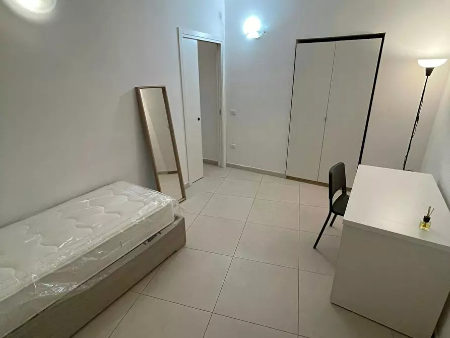 Immagine 2 di Camera in affitto  in Via Luigi Settembrini a Napoli