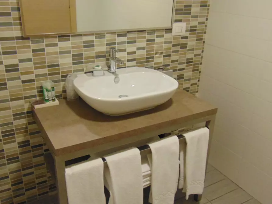 Immagine 8 di Camera in affitto  in Via Torino a Ala Di Stura