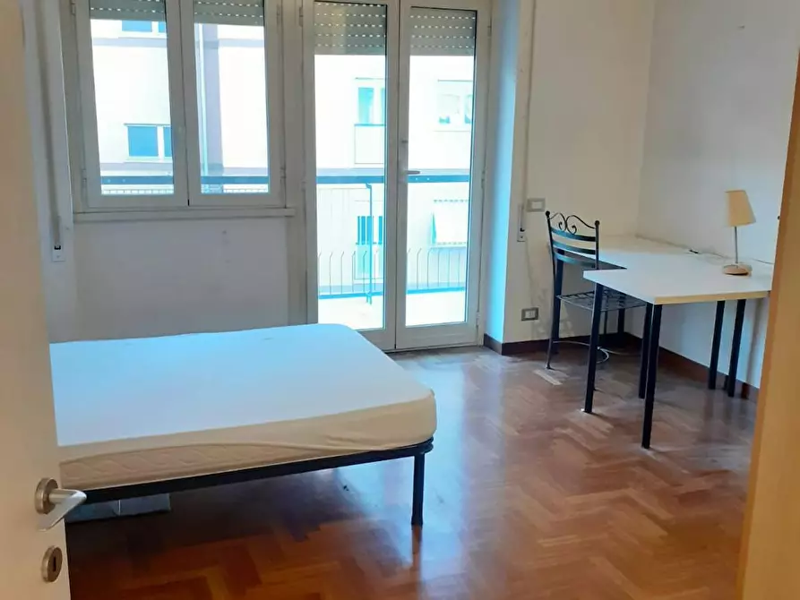 Immagine 2 di Camera in affitto  in Via Latisana a Roma