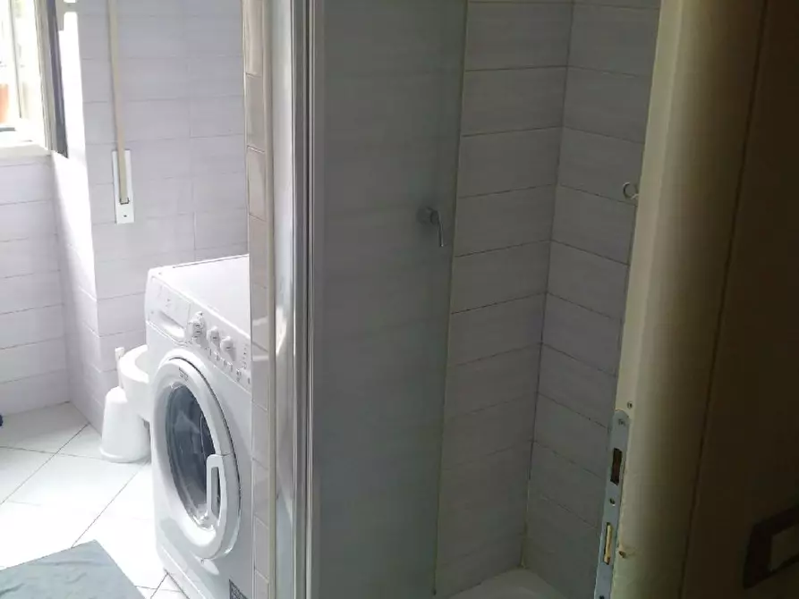 Immagine 8 di Camera in affitto  in Via Latisana a Roma