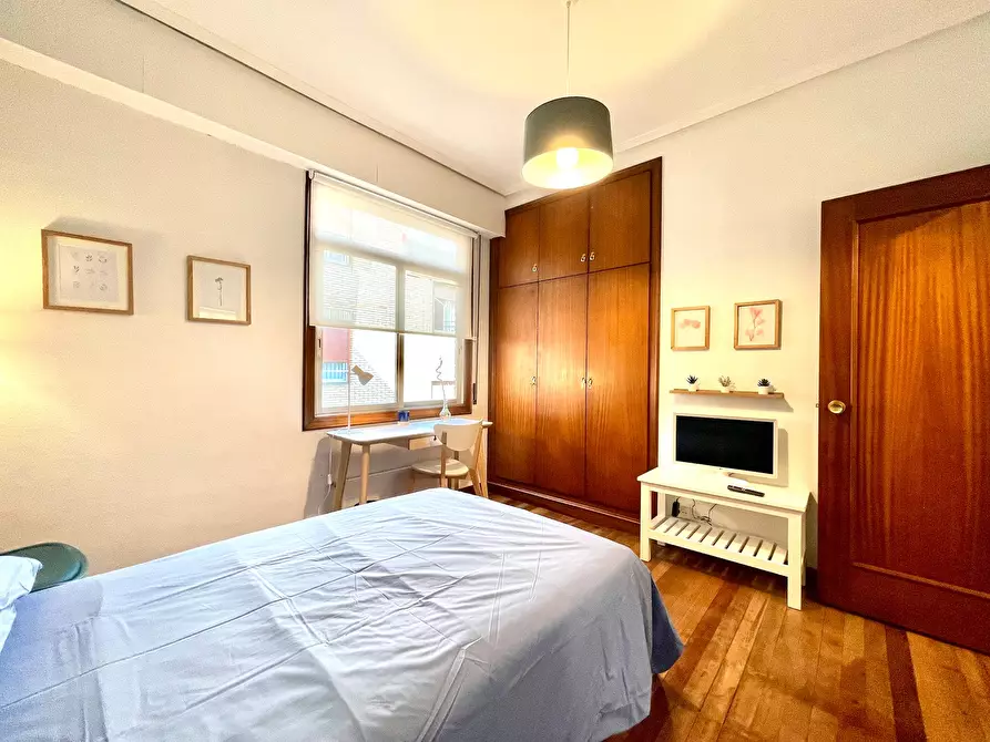 Immagine 6 di Camera in affitto  in Campo Volantin pasealekua a Bilbao