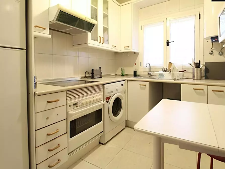 Immagine 7 di Camera in affitto  in Calle Jerónima Llorente a Madrid