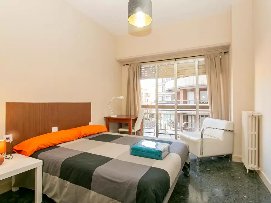 Immagine 2 di Camera in affitto  in Carrer Baldoví a Valencia