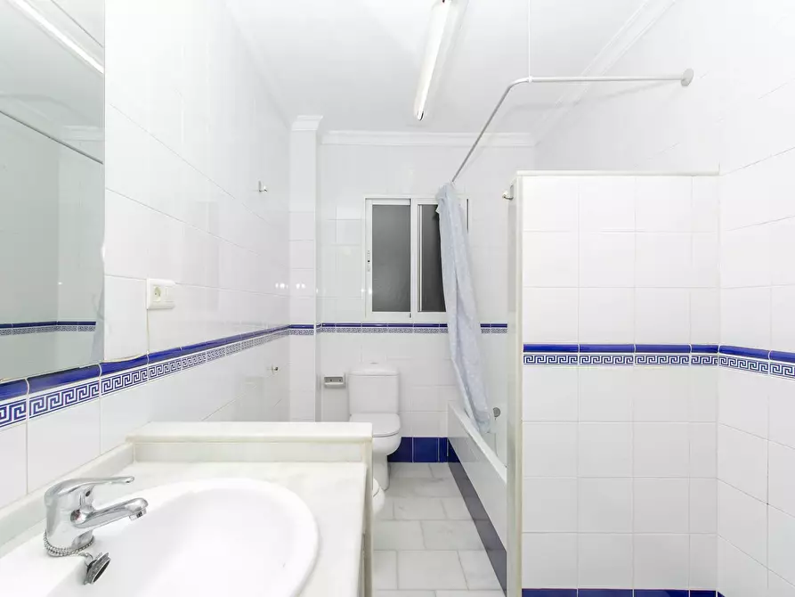 Immagine 9 di Camera in affitto  in Carrer Baldoví a Valencia